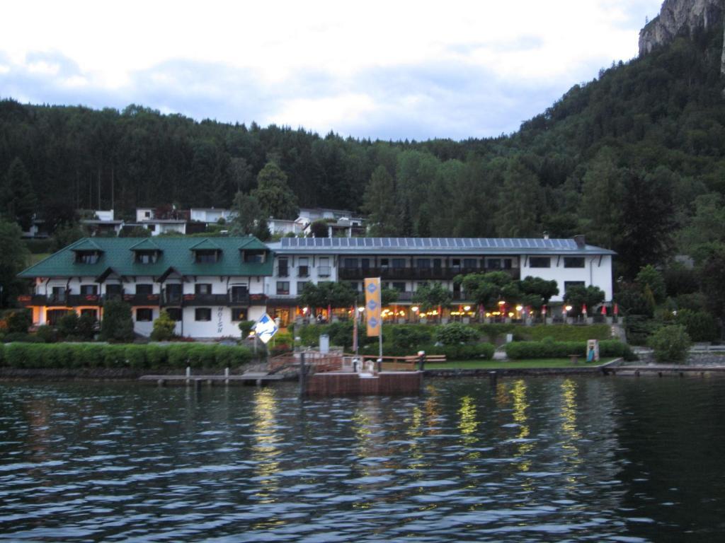 Seegasthof Hois'N Wirt - Hotel Mit Wellnessbereich Gmunden Exterior photo